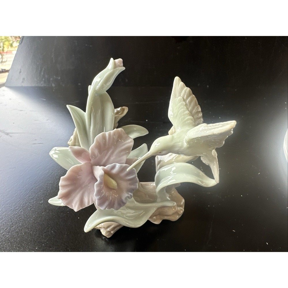 Valencia Collection Vintage Hummingbird Porcelain Figurine  5"X4" (Z6C) - Picture 2 of 8